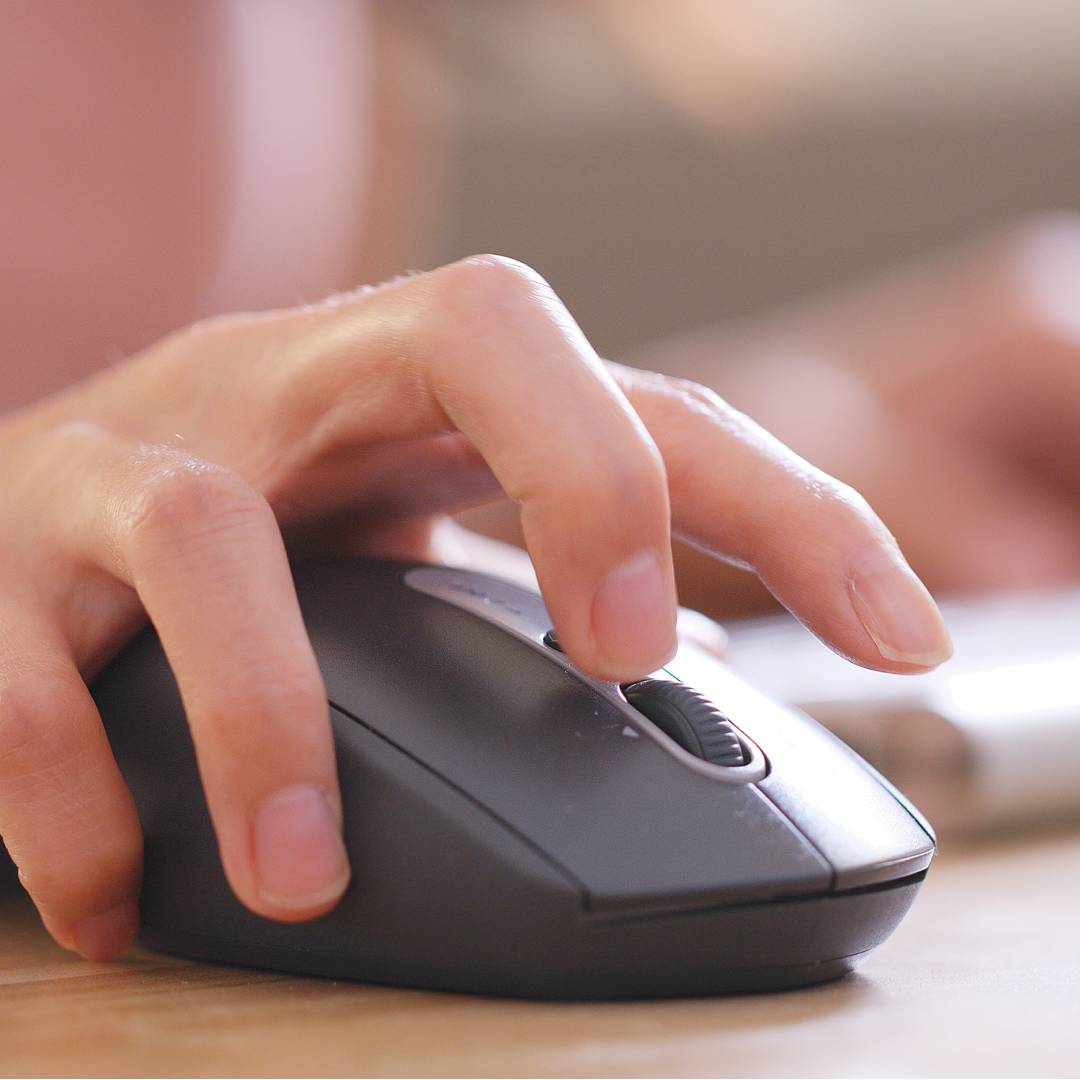 Moça solicitando a Segunda Via do Boleto Desktop