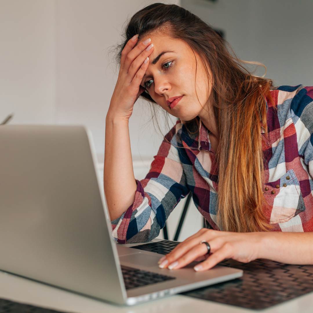 Moça solicitando a Segunda Via do Boleto Desktop