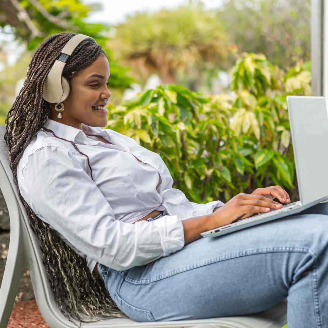 Moça solicitando a Segunda Via do Boleto Desktop