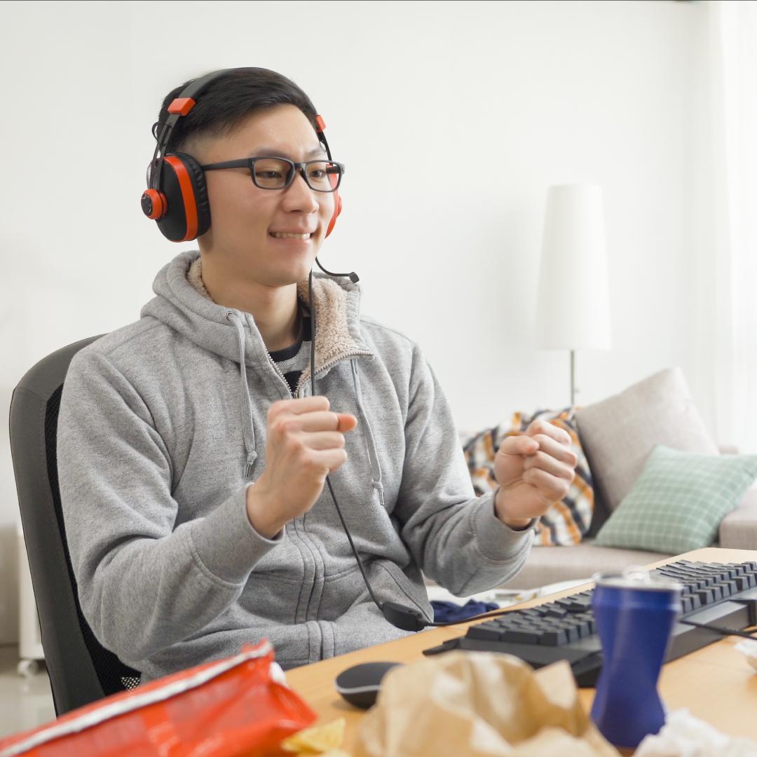 Moça solicitando a Segunda Via do Boleto Desktop