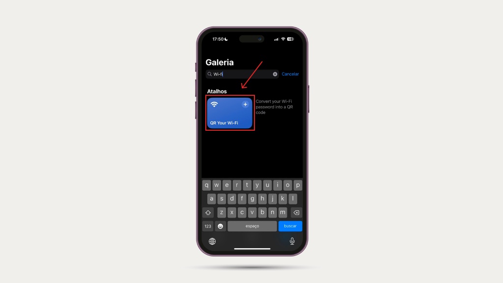 A tela de um celular iPhone com a etapa em que o usuário deve ativar o recurso "QR Yout Wi-Fi" no aparelho para compartilhar o Wi-Fi pelo QR Code.