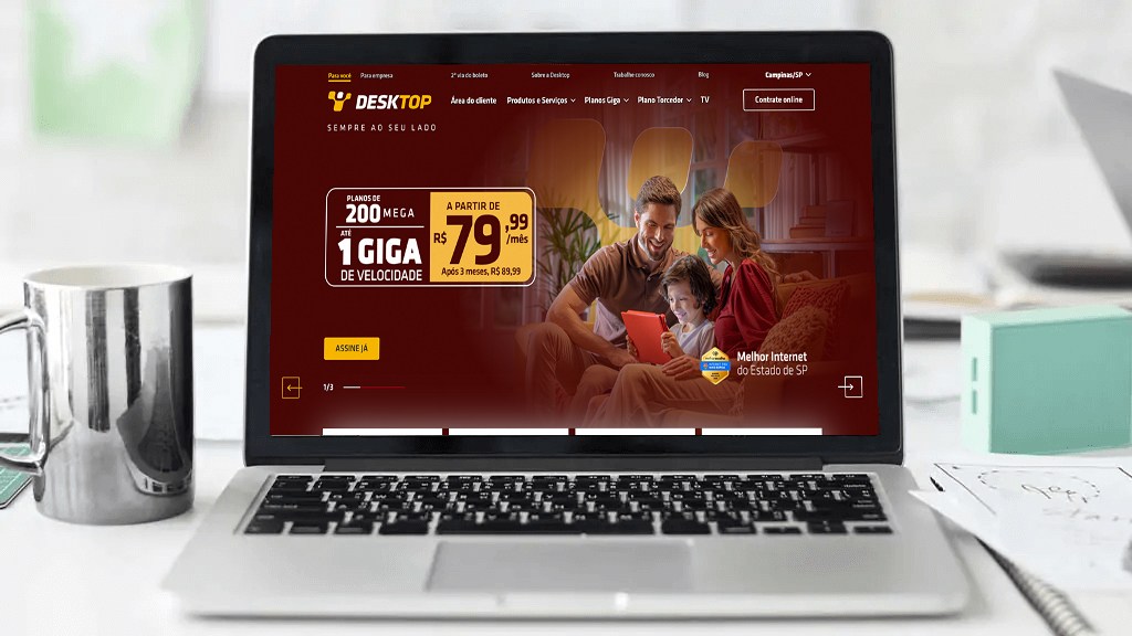 Notebook mostrando a home da Desktop, representando planos com pay per view incluso na assinatura.
