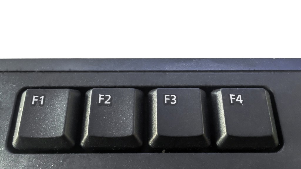 Imagem mostra as teclas F1, F2 e F3 do teclado Windows
