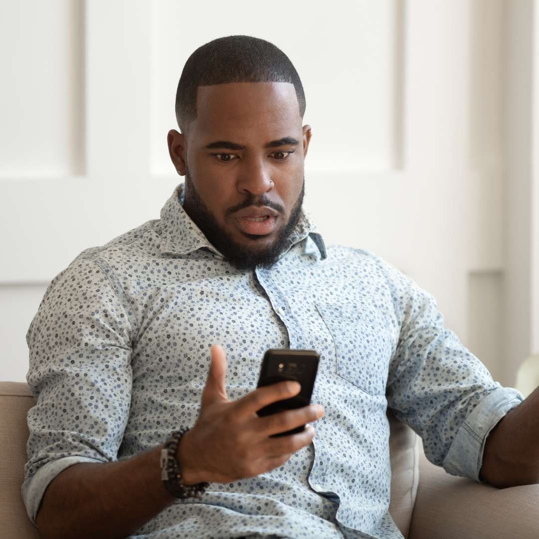 Moça solicitando a Segunda Via do Boleto Desktop