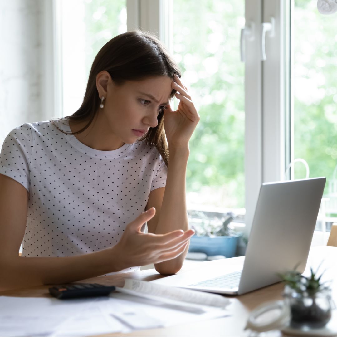 Moça solicitando a Segunda Via do Boleto Desktop