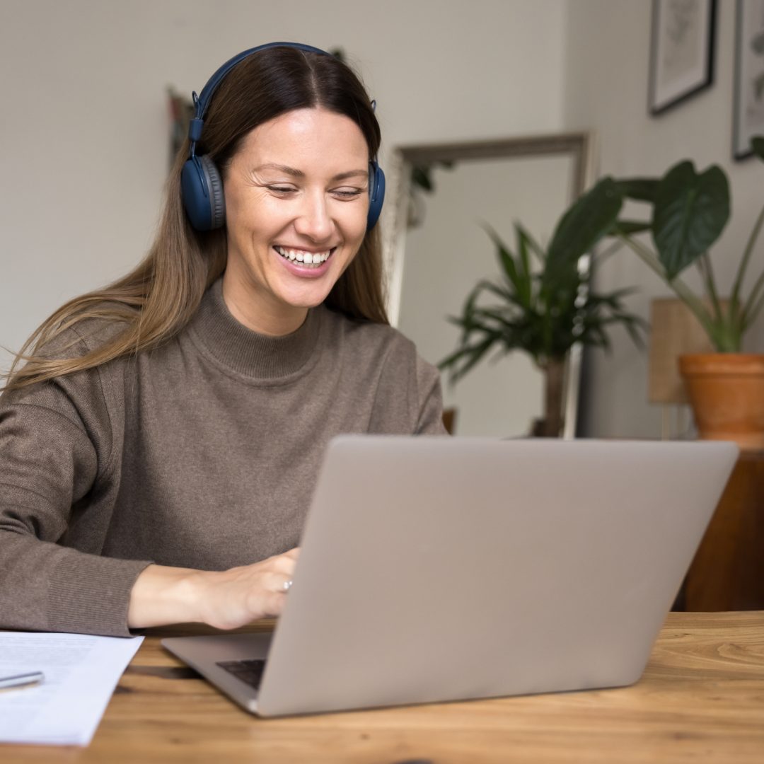 Moça solicitando a Segunda Via do Boleto Desktop