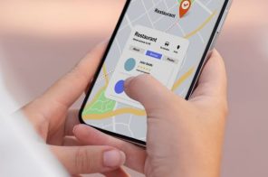 Mãos segurando um celular que exibe a localização atual, simbolizando dúvida sobre como enviar a localização pelo WhatsApp.